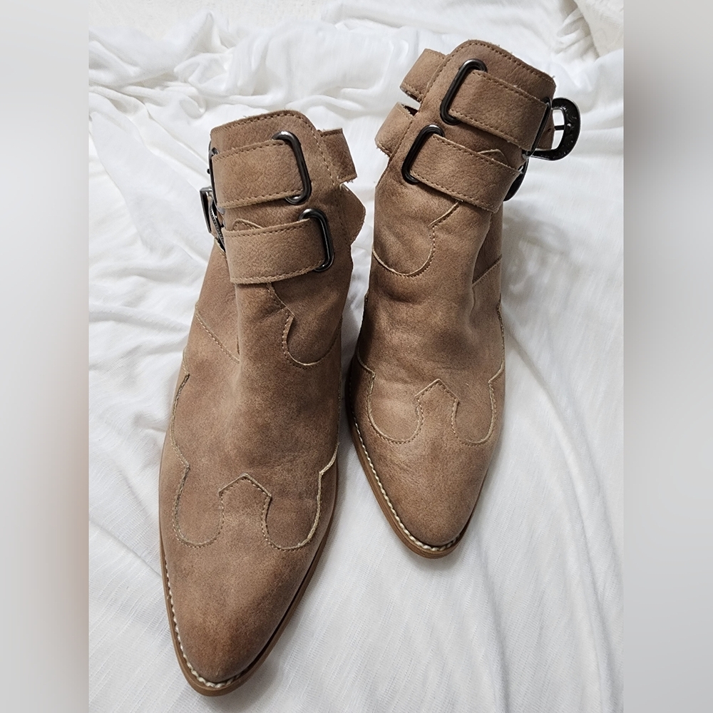 BOOTIES TAN "MI.IM" SIZE 8.5